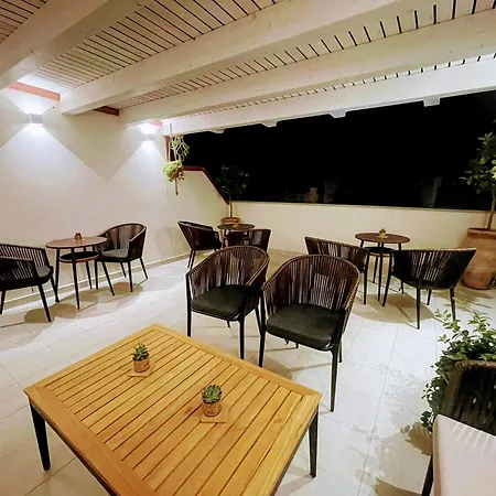 Scirocco Konukevi Oliveri