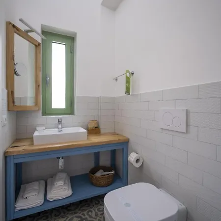 Scirocco Konukevi Oliveri